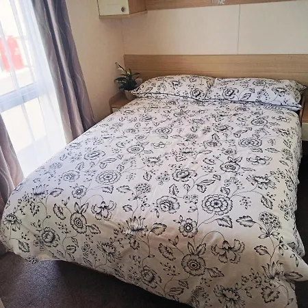 2 Bedroom Static Caravan C3 On Quiet Park Near Talacre And Prestatyn - Pet Friendly Exterior photo