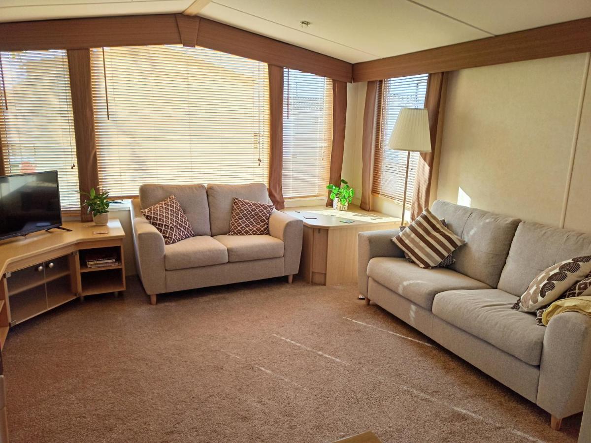 Holiday home 2 Bedroom Static Caravan C3 On Quiet Park Near Talacre And - Pet Friendly Prestatyn